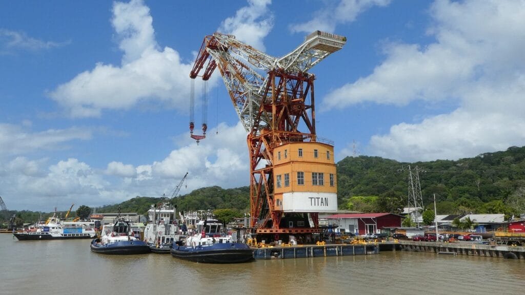 panama, panama canal, caribbean Panamá: De canal a centro de conectividad global